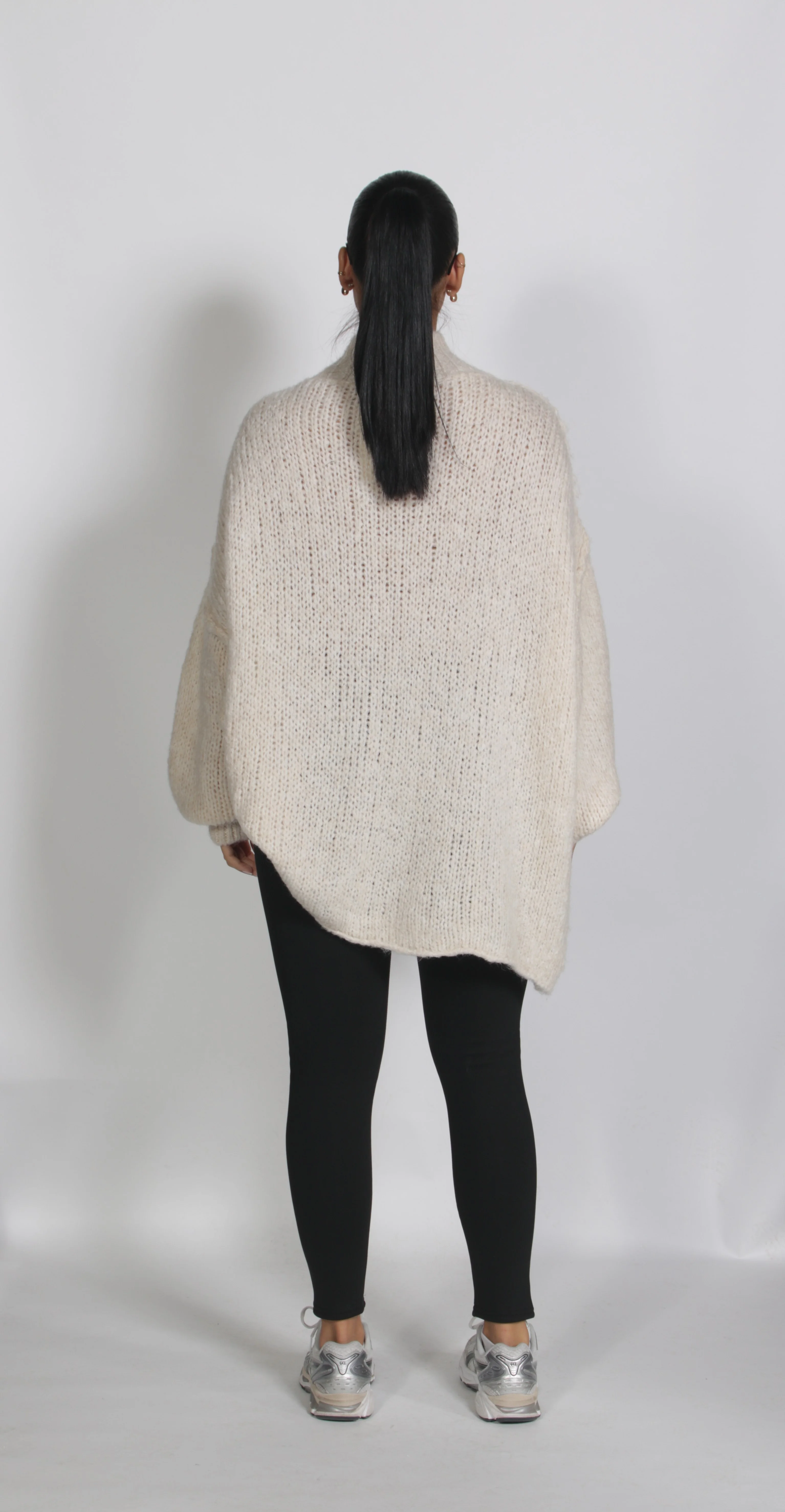 Oversized knitted Cardigan Cream - Image 2